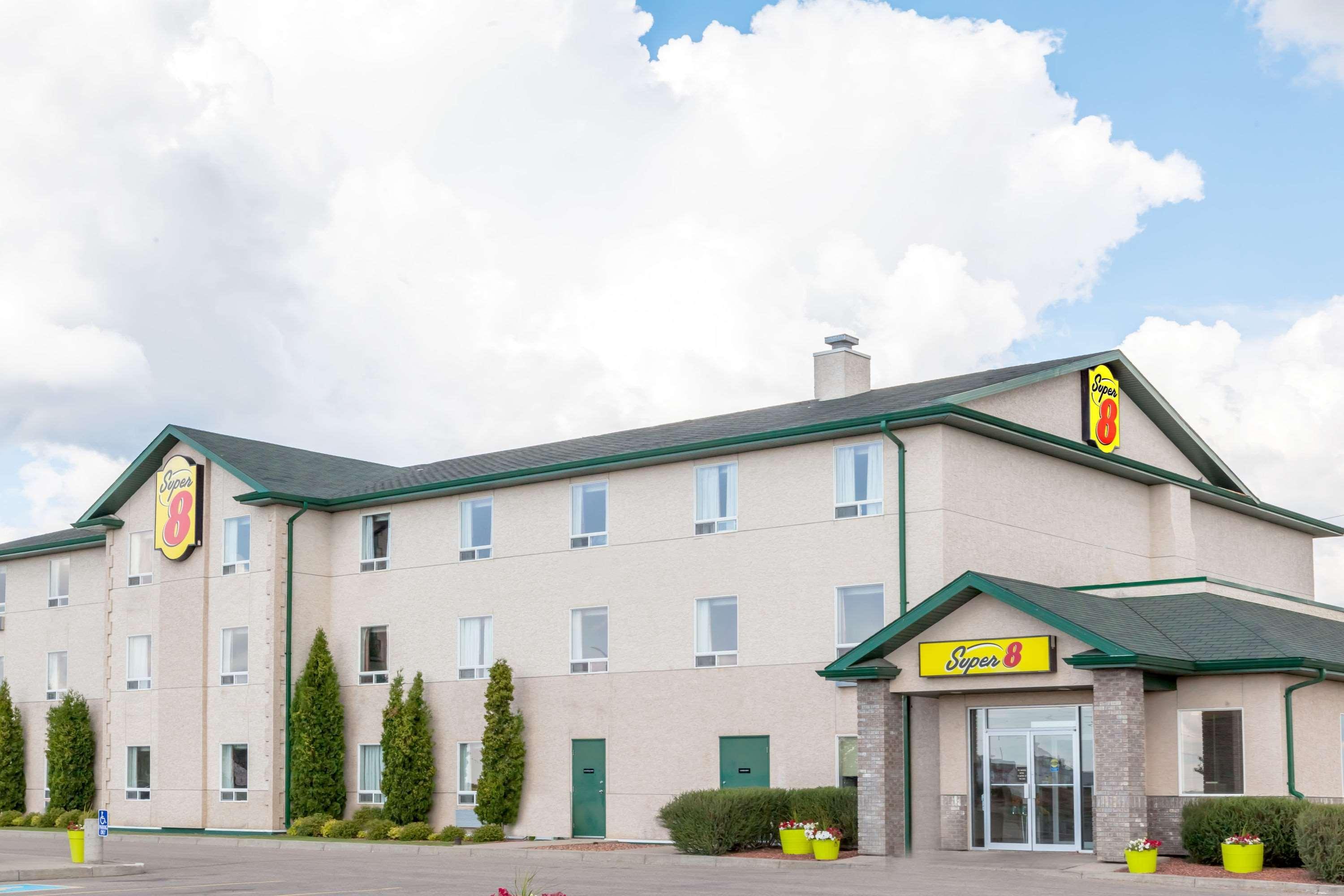 Super 8 By Wyndham Prince Albert Exteriér fotografie