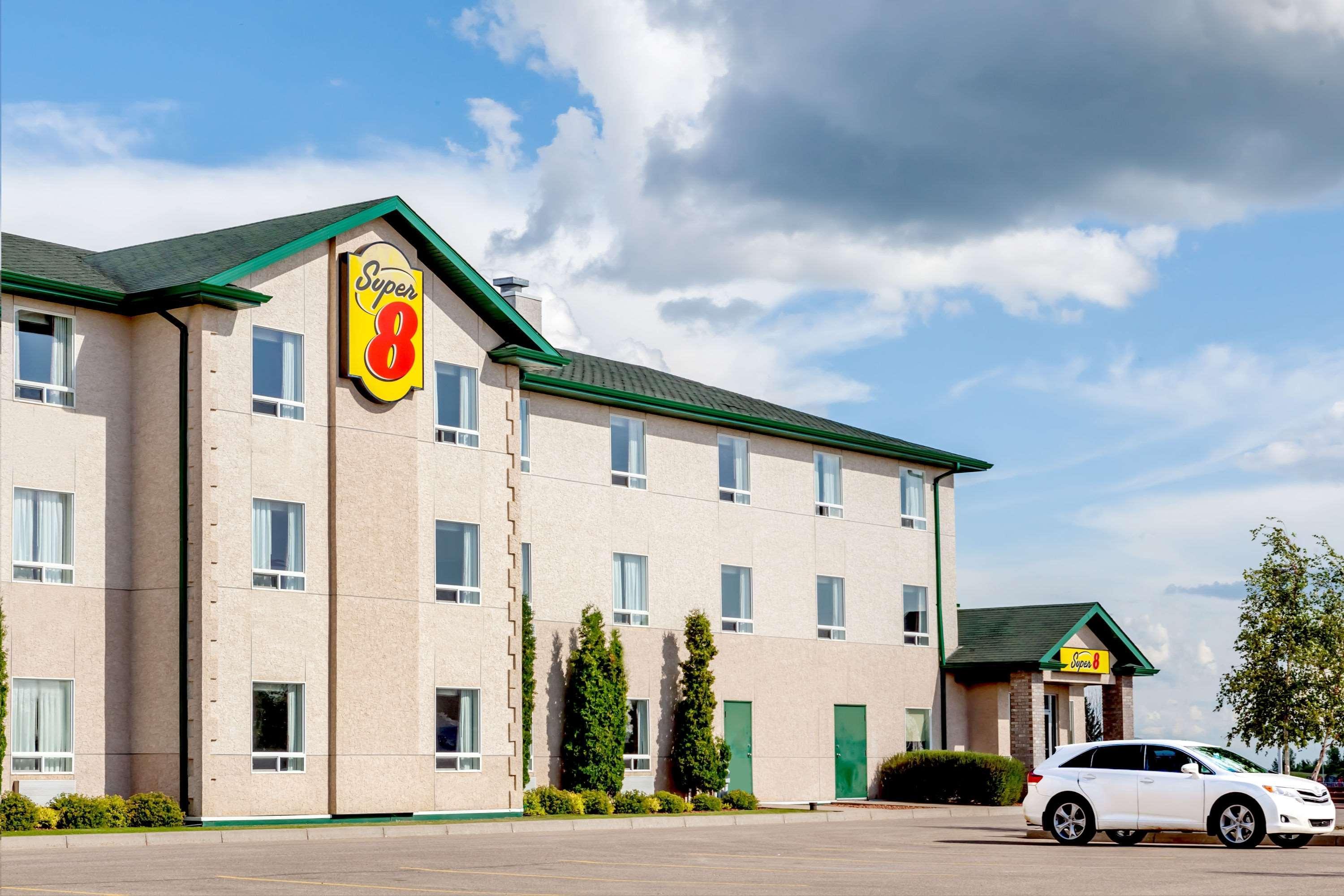 Super 8 By Wyndham Prince Albert Exteriér fotografie