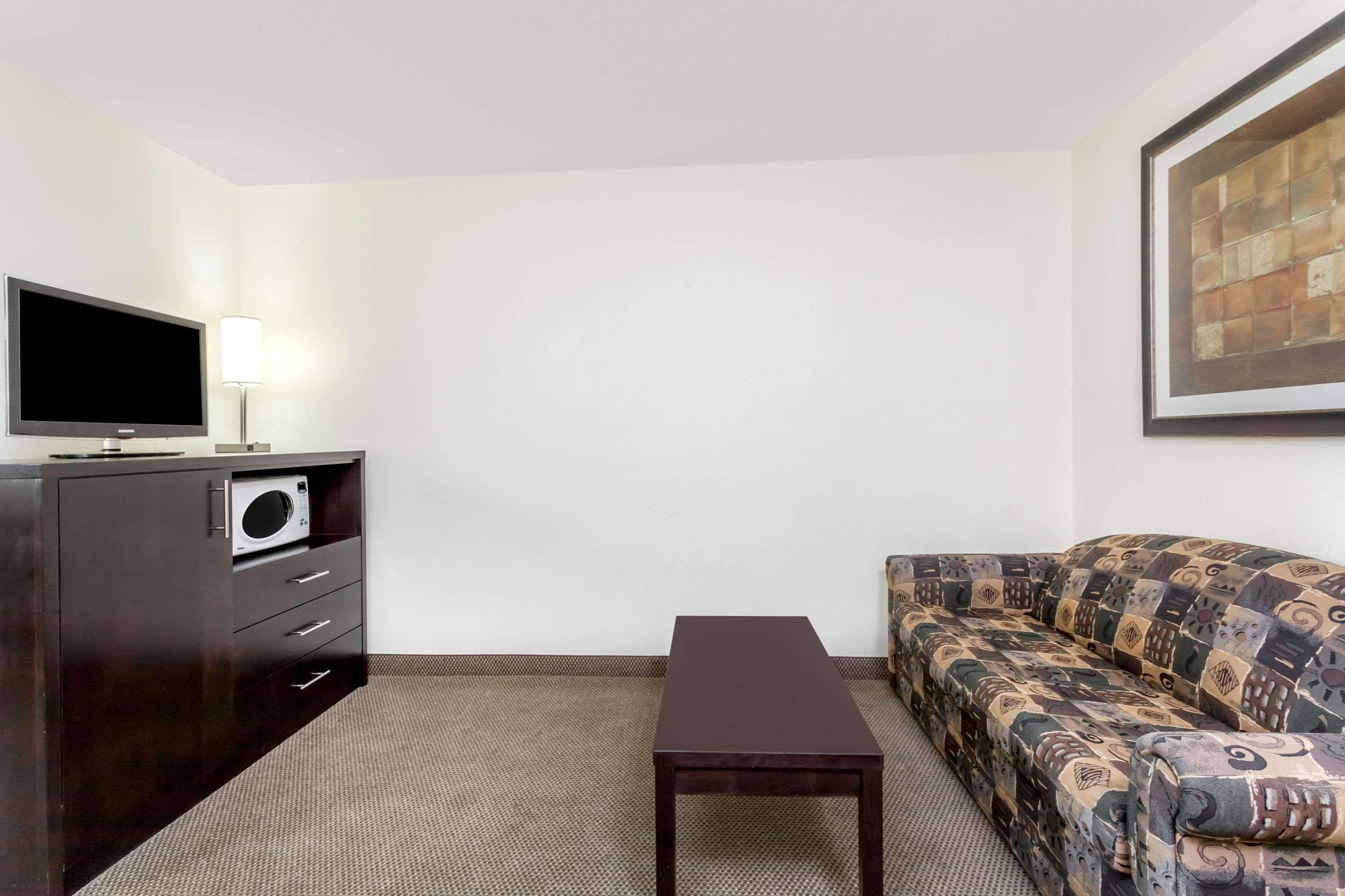 Super 8 By Wyndham Prince Albert Exteriér fotografie