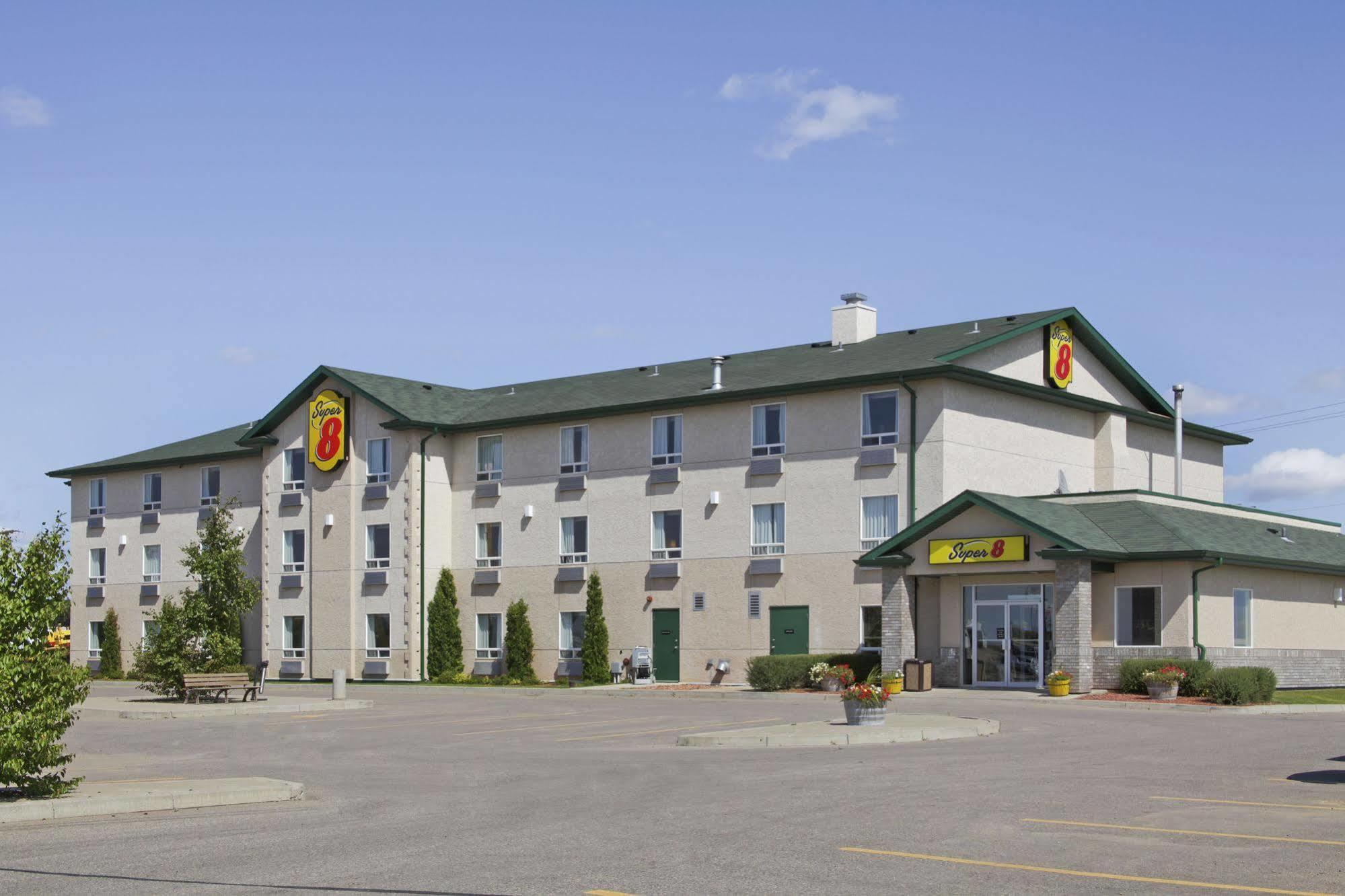 Super 8 By Wyndham Prince Albert Exteriér fotografie